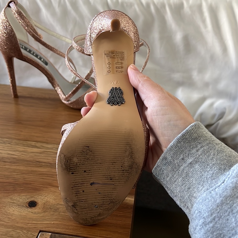 VERA WANG Rose Gold Heels - Picture 4 of 5